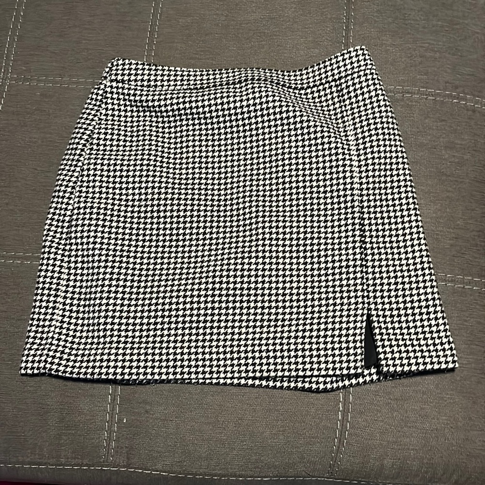 Black and white pattern skirt